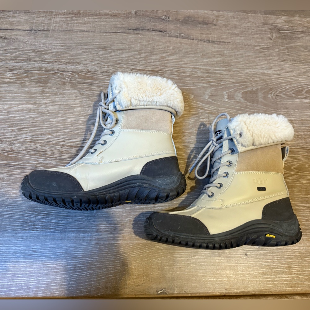UGG Adirondack Boots Size 7